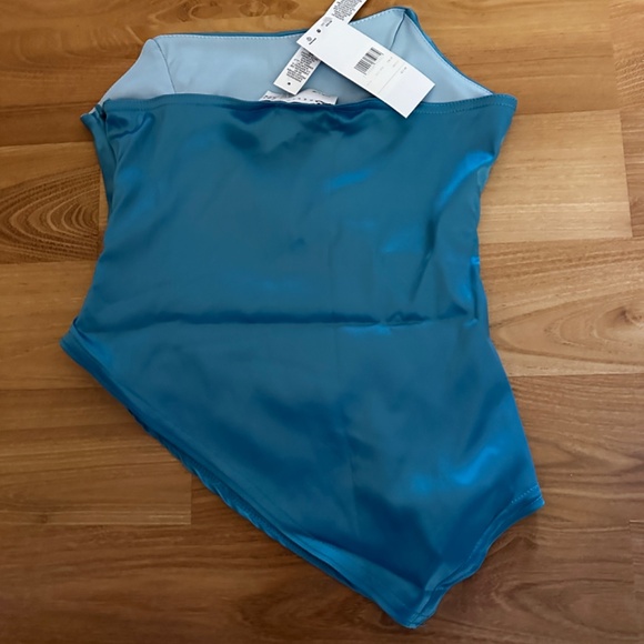 Top - Picture 2 of 8